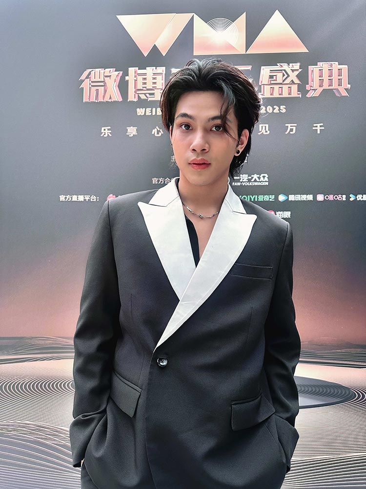 Тайский певец «SAMUI» получил награду новичок года на «Weibo Music Awa