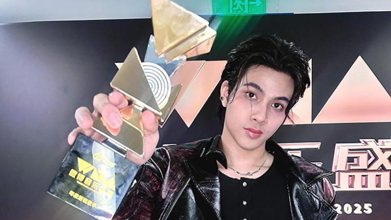 Тайский певец «SAMUI» получил награду новичок года на «Weibo Music Awa