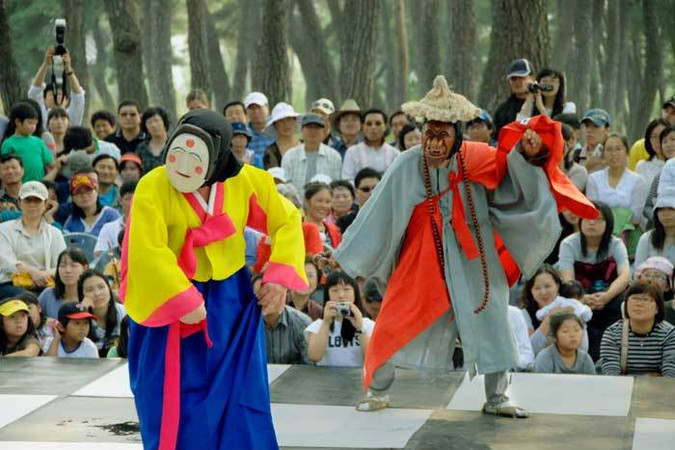 Тхальчхум корейский танец в масках нематериальное наследие ЮНЕСКО
