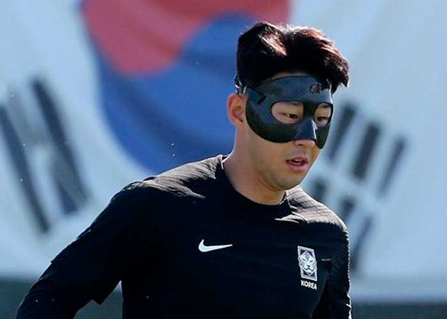Почему капитан сборной Южной Кореи по футболу носит маску?