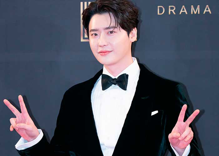 <b>Ли</b> <b>Чон</b> <b>Сок</b> стал главным победителем на MBC Drama Awards 2022 