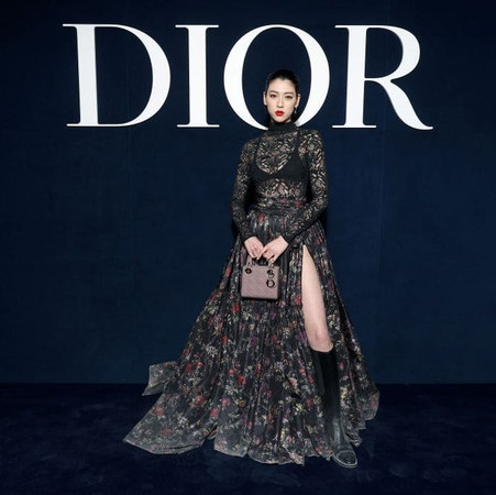 Миёси Аяка Miyoshi Ayaka Dior Paris Fashion Week 2023 париж неделя мод