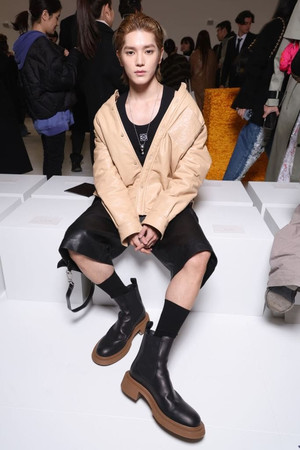 Тэён Taeyong NCT Loewe Paris Fashion Week 2023 париж неделя моды