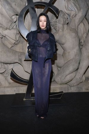 Мун Га Ён moon ga young Yves Saint Laurent Paris Fashion Week 2023 пар