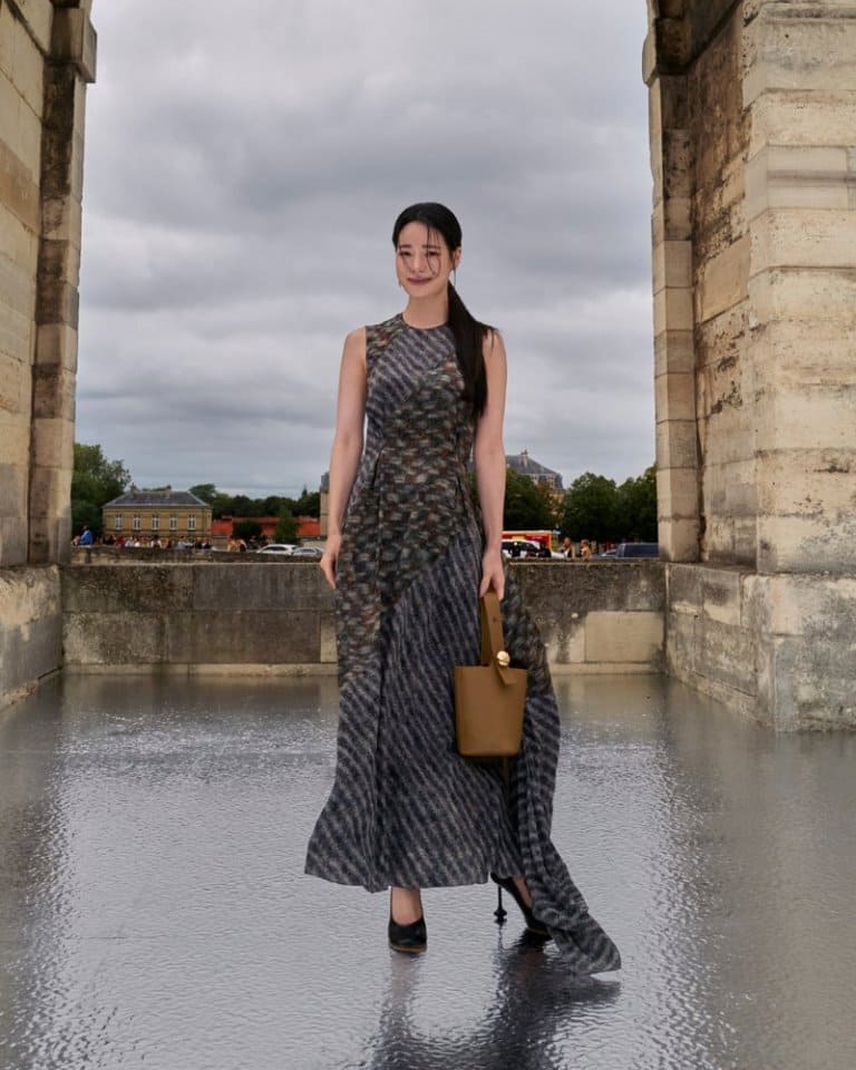 Paris Fashion Week неделя моды париж 2024 Им Чжи Ён Loewe