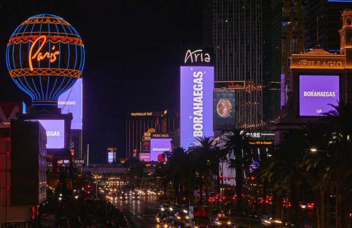 FanAsia - BTS окрасили Лас-Вегас в фиолетовый цвет