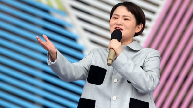 Отстранение Ким Шин Ён от «Национального певческого конкурса» вызвало недовольство