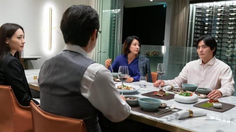 A Normal Family Kim Hee Ae Jang Dong Gun Sul Kyung Gu Claudia Kim