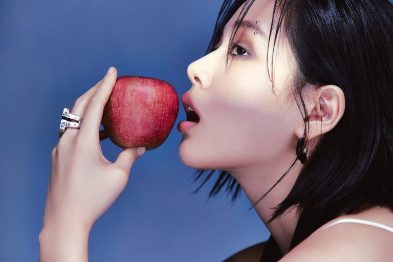 BIBI EVE ROMANCE 비비 Apocalypse