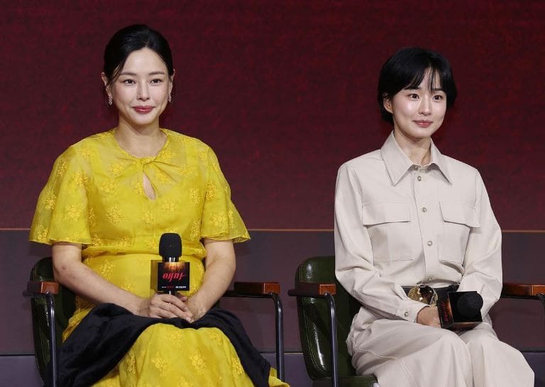 Мадам Эма 1982 Netflix Madame Aema 애마부인 Lee Ha Nee Ли Ха Ни Пан Хё Рин Мадам Эма 1982 Netflix Madame Aema 애마부인 Lee Ha Nee Ли Ха Ни Пан Хё Рин