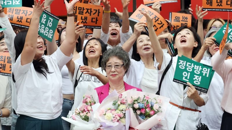 Чхве Маль Чжа оправдана через 60 лет после того, как откусила язык насильнику