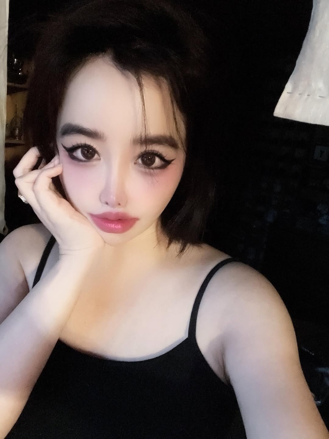 Пак Бом снова опубликовала фото в соцсетях Пак Бом снова опубликовала фото в соцсетях