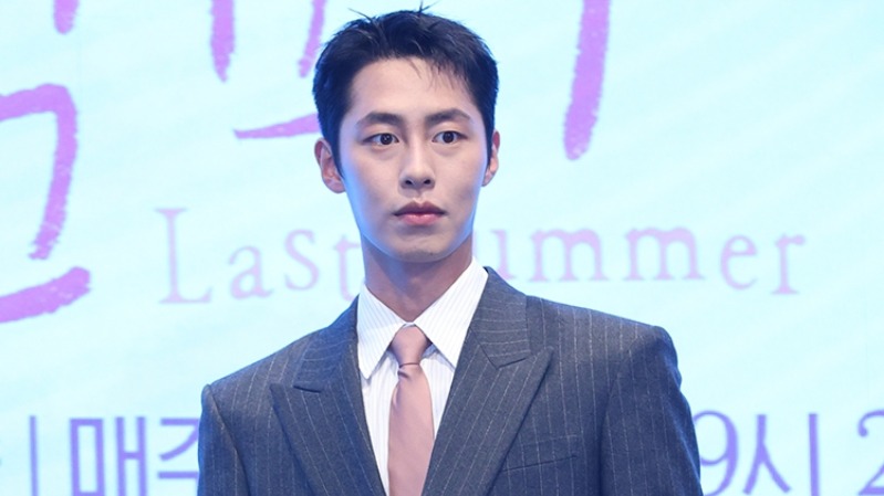 Lee Jae Wook Enlists in Army