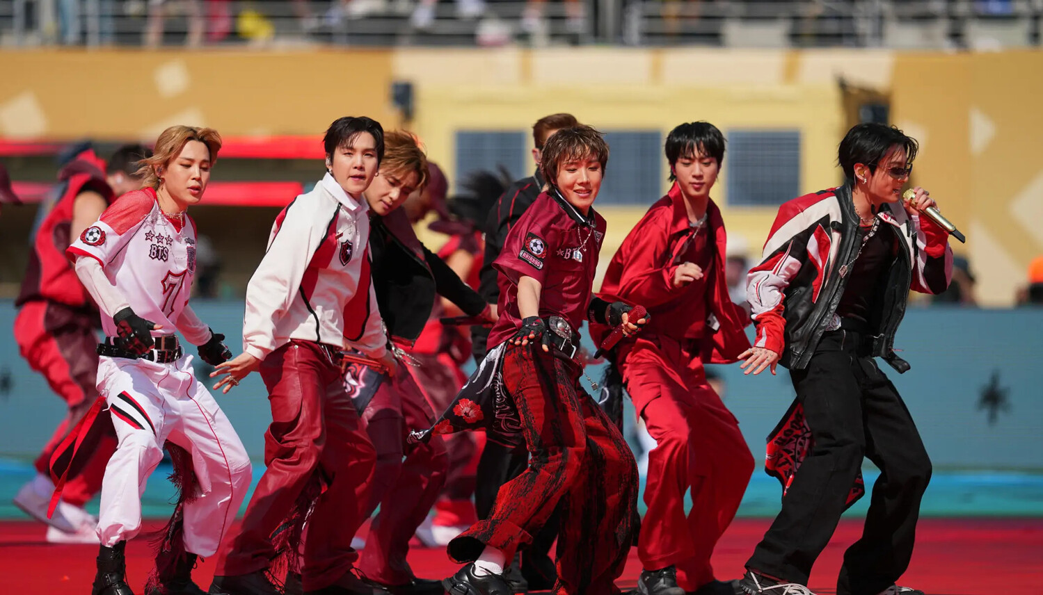 BTS Take the Stage at World Cup Final with «Dynamite»
