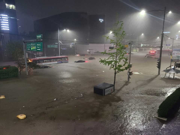 Seoul floods Юн Сок Ёль наводнение сеул