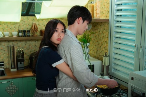 На KBS2 стартовала дорама «Другая любовь, но не ты» с Со Кан Джуном и